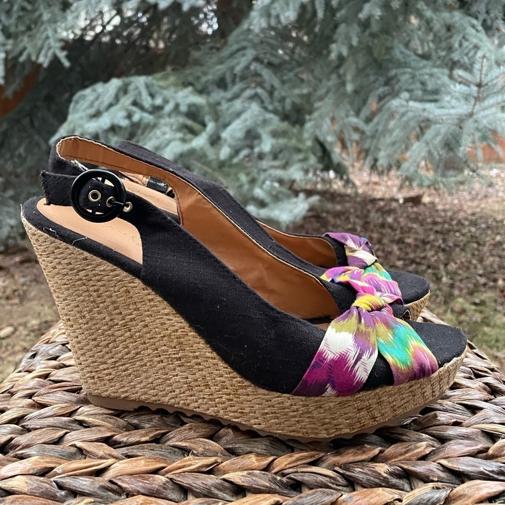 Qupid Black Denim Floral Peep-toe Slingback Platform Wedge Sandals.